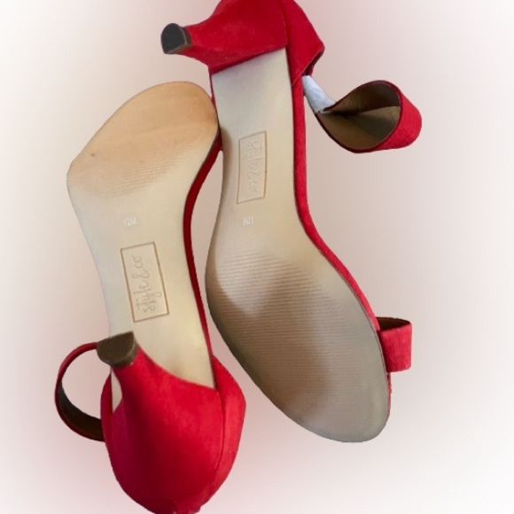 Red heels, size 12, beautiful shoes! YES sz 12!​ Paycee is pretty!​ - Picture 3 of 8